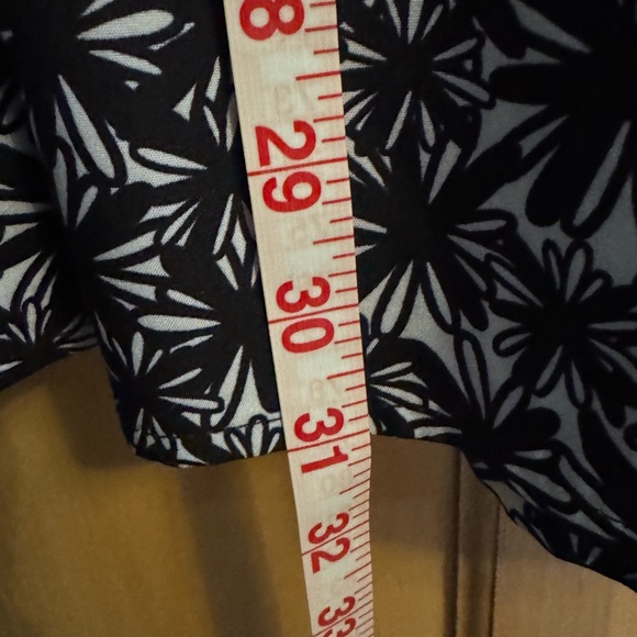 Elegant Black and White Floral Skirt Set With Cropped Top - Picture 8 of 8